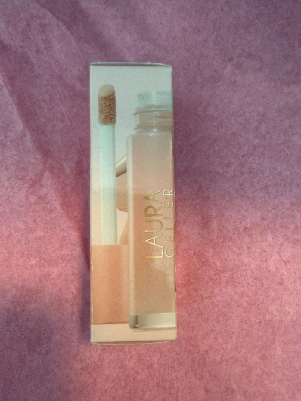 Laura Geller Hydrating Liquid Foundation - Porcelain - Picture 4 of 6